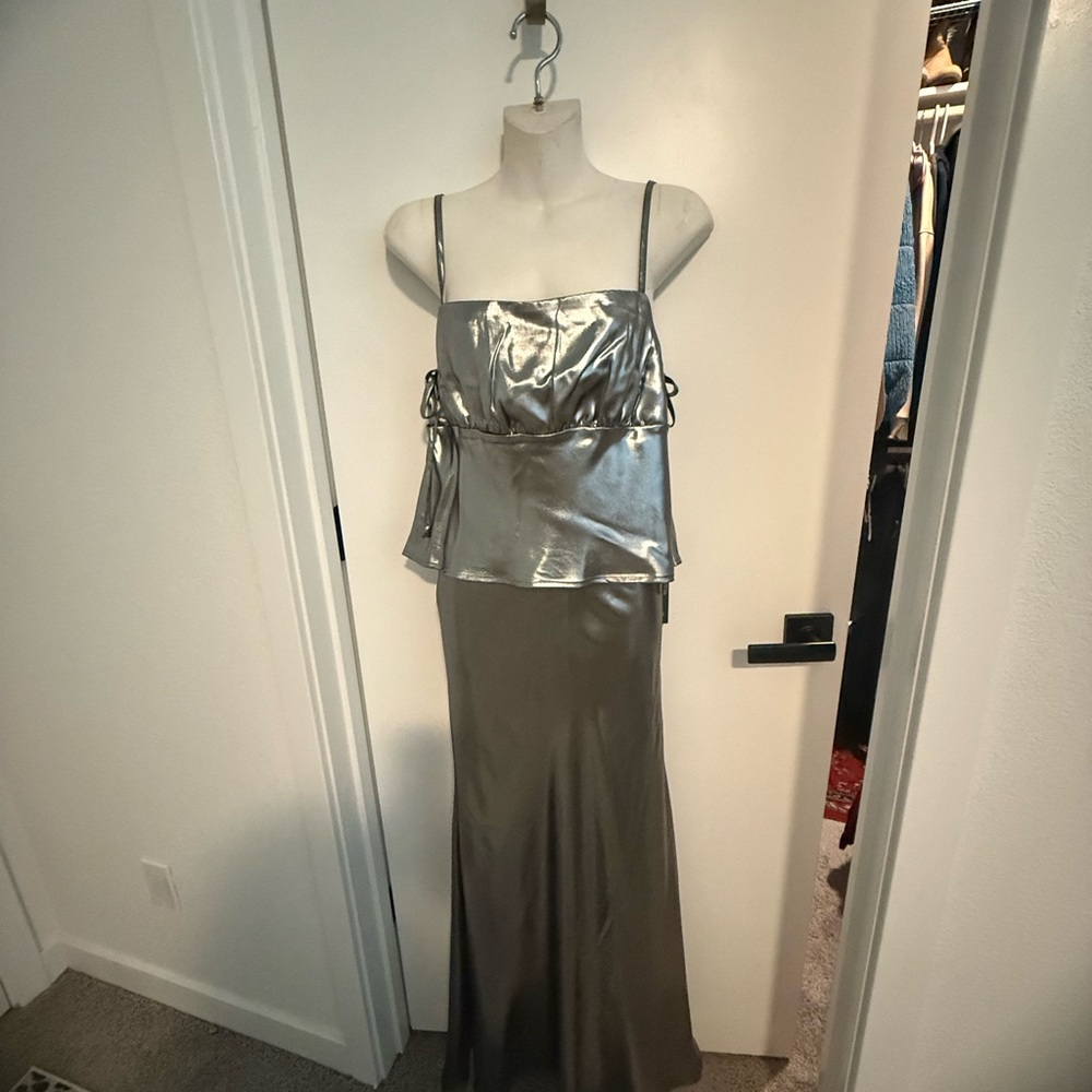 Elegant Silver Women's Skirt